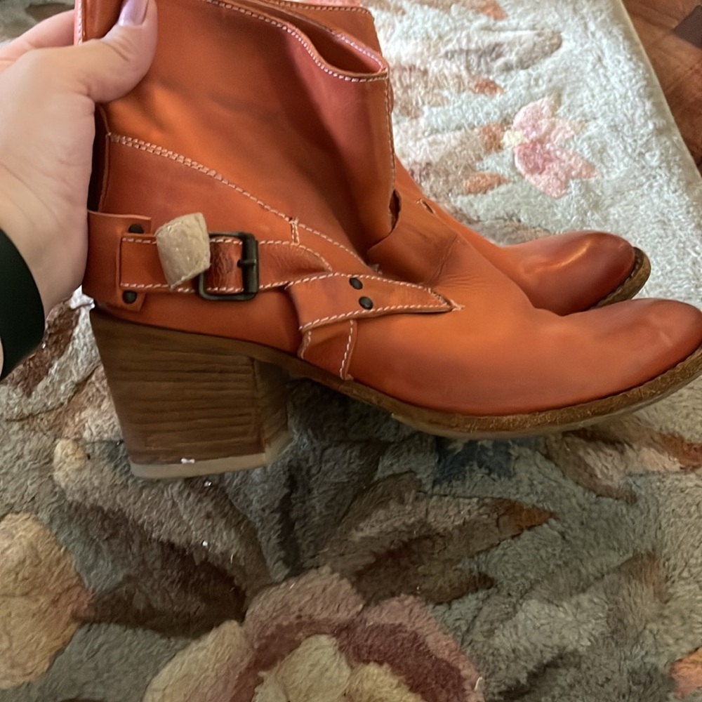 Boots - Picture 4 of 6
